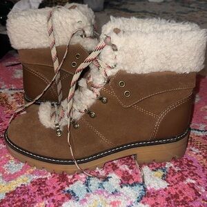 Women’s size 11 boot
